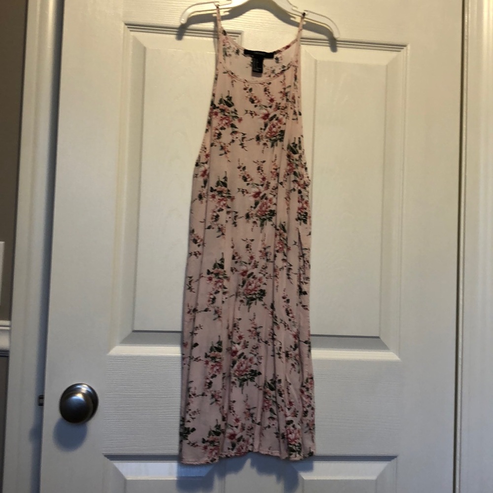 Summer dress. Size small. Pink.
